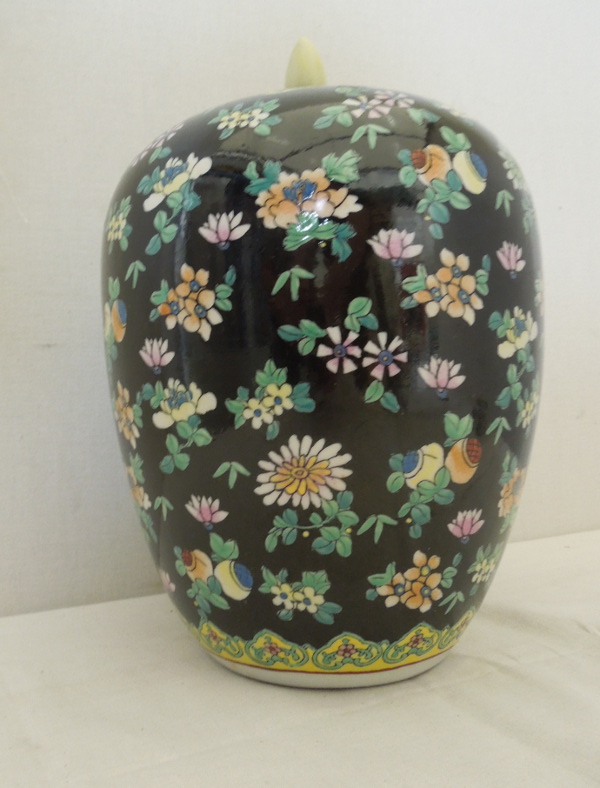 Vaso in ceramica con decori floreali